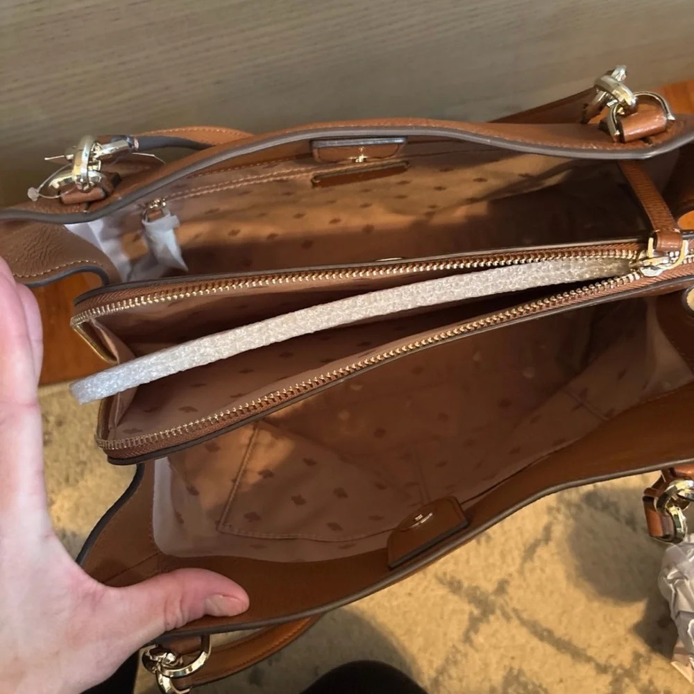 Kate Spade Tan Shoulder Bag with Trapezoidal Design - Picture 4 of 7